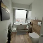 Sky Tower L 19 Piętro L Wanna Z Widokiem Na *