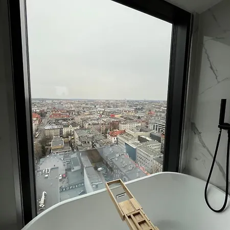 Sky Tower L 19 Pietro L Wanna Z Widokiem Na Katowice