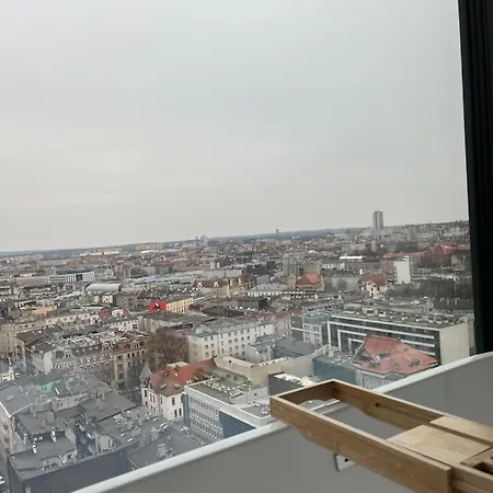Sky Tower L 19 Pietro L Wanna Z Widokiem Na Katowice