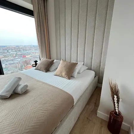 Sky Tower L 19 Pietro L Wanna Z Widokiem Na Katovice