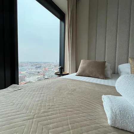 Sky Tower L 19 Pietro L Wanna Z Widokiem Na Katovice