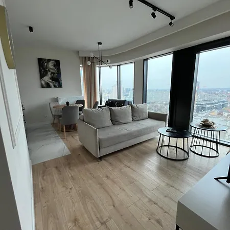 Sky Tower L 19 Pietro L Wanna Z Widokiem Na Katovice