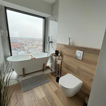 Sky Tower L 19 Pietro L Wanna Z Widokiem Na Apartmán Katovice