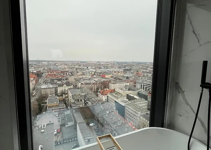 Sky Tower L 19 Piętro L Wanna Z Widokiem Na Katowice