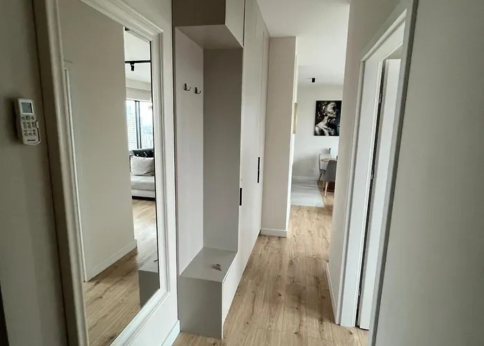 Sky Tower L 19 Pietro L Wanna Z Widokiem Na Kattowitz